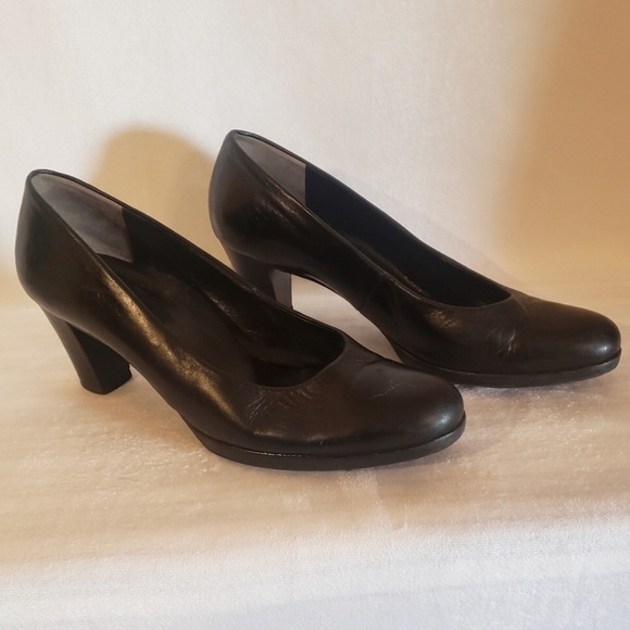 Paul Green black leather pumps. Sz9 (6.5 Paul Green) - Picture 2 of 6